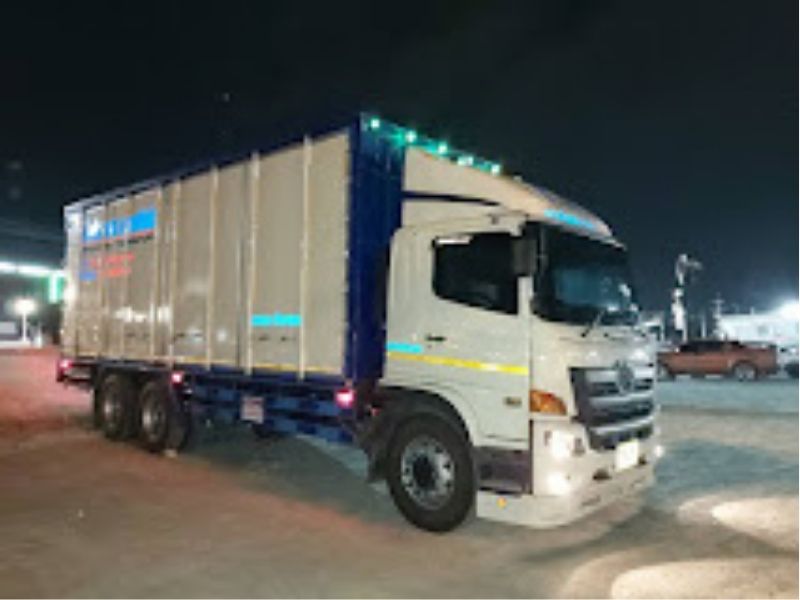 บริการรถบรรทุกตู้ทึบขนส่ง